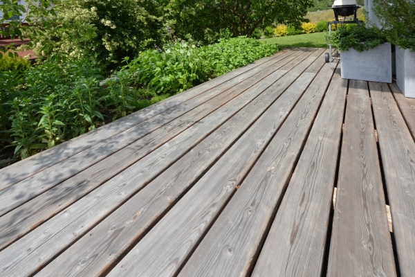 modrin-decking-bez-impregnace658C6217-11F8-FC1E-50DF-1396AC605DAA.jpg